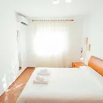 Lägenhet Comfortable- 2bd 1bth- Triana *