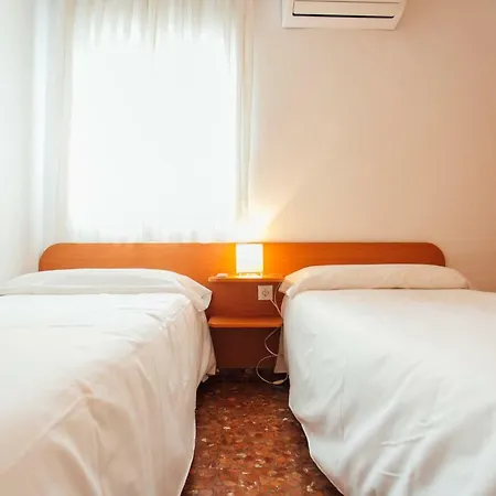 Comfortable- 2bd 1bth- Triana Apartament Sewilla